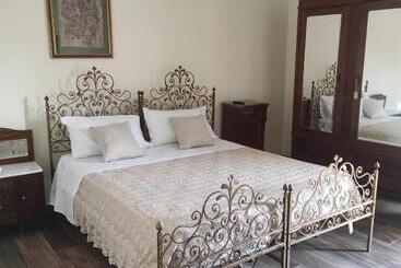 پانسیون Radici