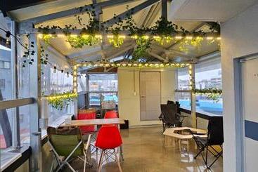 Pensión Young House