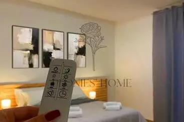 ベッドアンドブレックファースト Peonies  Home