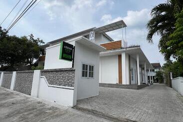 Urbanview Hotel Nimara Ngawi By Reddoorz