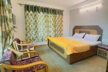 Bed and Breakfast Amarsheela Cottage