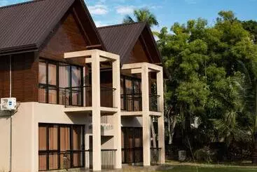 ホテル Woodgrove Cabanas