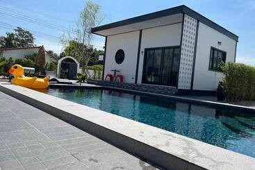 ペンション B.leaf Villa บีลีฟ วิลล่า