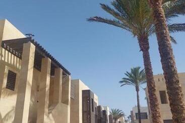 تختخواب و صبحانه Nayah Boutique Stays