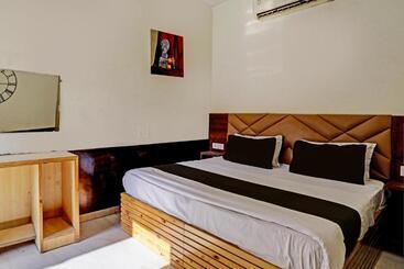 Collection O Hotel Dice