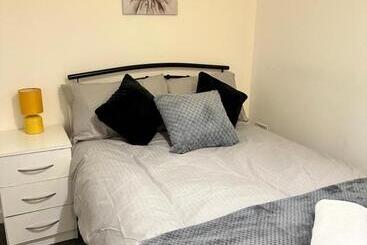 هتل آپارتمان Lovely Town House Room 4