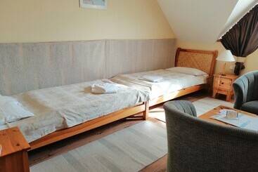 בית מלון כפרי Józsi Bácsi Vendéglője és Szállodája