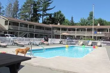 ホテル Mt Madison Inn & Suites