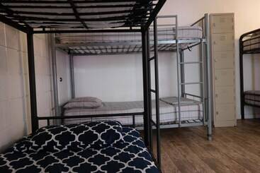 Hotel The Beach Waikiki Boutique Hostel