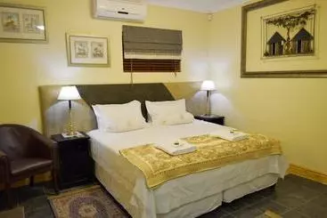 Hotelli Woodlands Guest House