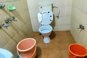 Отель Chitramoola Tourist Home Opp Temple Only 20 M