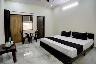 Oyo Hotel Divine