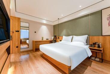 Zhanghe Hotel   Hailiang Plaza, Hohhot Railway Station