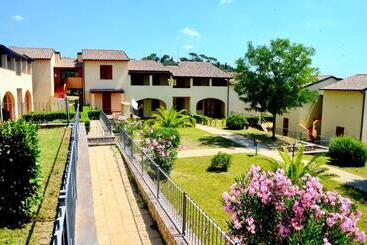 Isa Apartments 4 Beds, Ground Floor With Private Outdoor Area, In Residence With Swimming Pool