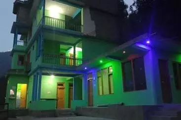 Pensione Devraj Guest House & Cafe Pulga