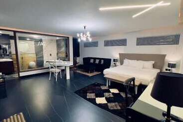 Signature By Hotel Crown Inn