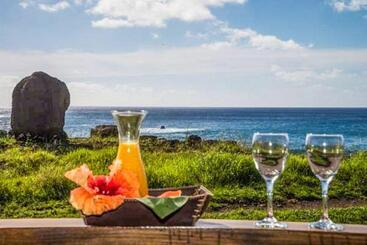 مبيت وإفطار Ngahu Bungalows Alojamiento Frente Al Mar En El Centro De Rapa Nui