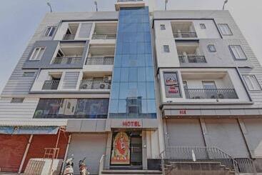 Collection O 70296 Hotel Sarover