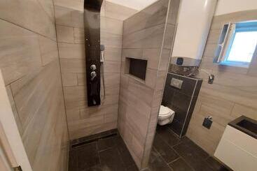 פנסיון Leander House