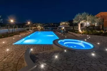 Lomakeskus Dimora Villa Ada