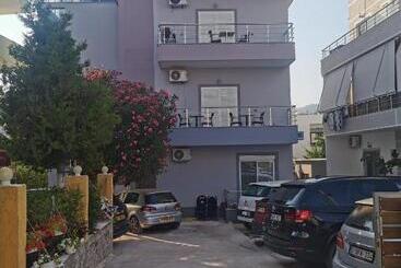 پانسیون Emi S Villa