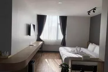 Hotel โรงแรม เดอะโมเดล การ์เด้น