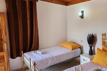 酒店 Bujtina Syni Zi Keshtjella   Shengjin