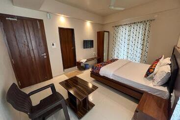 فندق Hira Palace, Gargoti