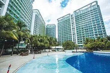 Aparthotel 1 Bedroom Unit With Massage Chair, Karaoke, Smart Tv At Azure Urban Resort
