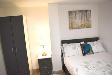 Pansiyon Birmingham City Centre Apartment Room Near China Town