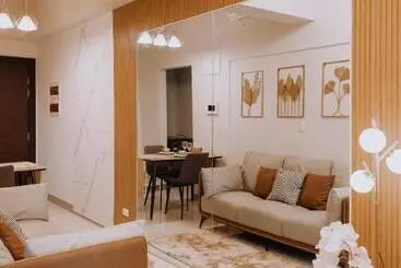 Huoneistohotelli Uptown Parksuites Elegant 1br With Balcony And Washer