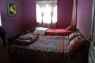 تختخواب و صبحانه Antsaly