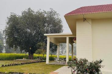 Willow Woods Farmhouse By Bedchambers Gurgaon