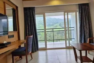 The Grand Cliff Resort Munnar