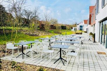 هتل Domaine Des Diamants Blancs De Bondues