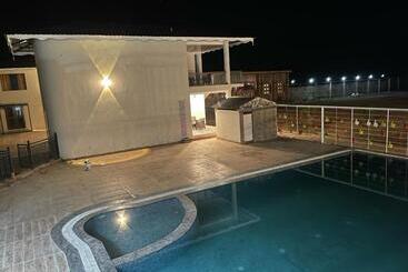 Jalsa Hotel And Resort