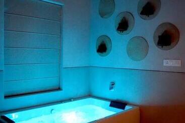 渡假胜地  The Jungle Brook