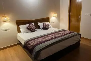 Hotel Wild Planets Corbett Resort, 2 Kms From Anantum Gateway Resorts