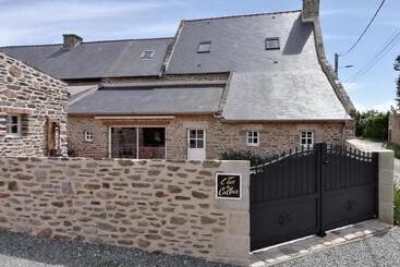 تختخواب و صبحانه L Tas De Cailloux