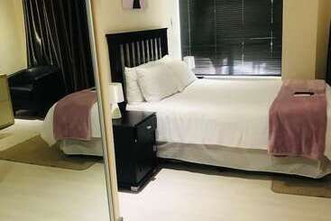 تختخواب و صبحانه Staybridge Golfview Suites
