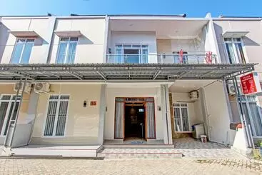 Hotel Oyo 92879 Imperial Inn