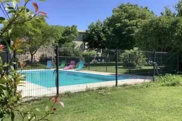 Pensiune De Fil En Aiguille