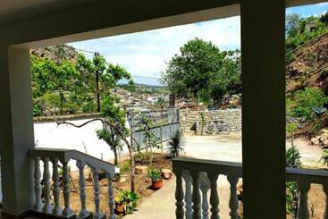 پانسیون Eni Guesthouse Parking On Site