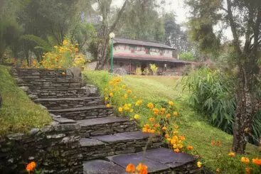 Mountain Lodges Of Nepal   Majhgaon