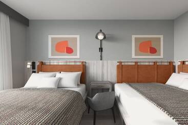 Hotel Moxy St. Petersburg Downtown