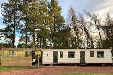 Mökkimajoitus Lovely Semi Rural Caravan & Hot Tub   Sleeps Fam 6