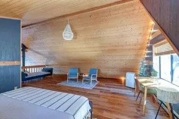 Mökkimajoitus Munds Park Cabin W/ Deck & Fire Pit: Walk To Trail