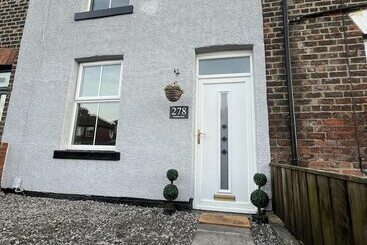 اقامتگاه Cosy Home Perfect For Families And Contractors