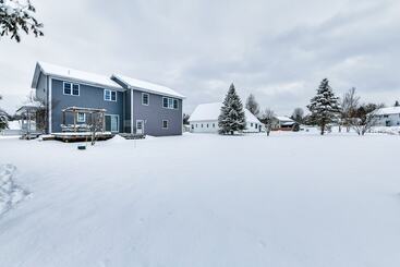 Hus på landet Spacious Family Home W/ Deck & Yard: 5 Mi To Stowe