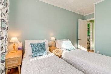 별장 Wolcott Home W/ Deck: Near Connecticut Attractions